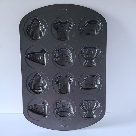 WILTON ULTRA BAKE 3--- 12 -CAVITY NON-STICK COOKIE PAN -BOY THEME - Picture 3 of 6